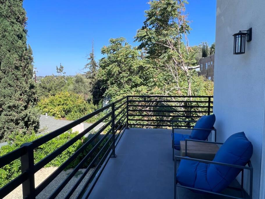 Gorgeous Private And Gated In Silver With Pool & Views Villa Los Angeles